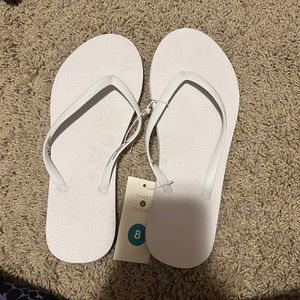 Target flip flops brand new| size 8